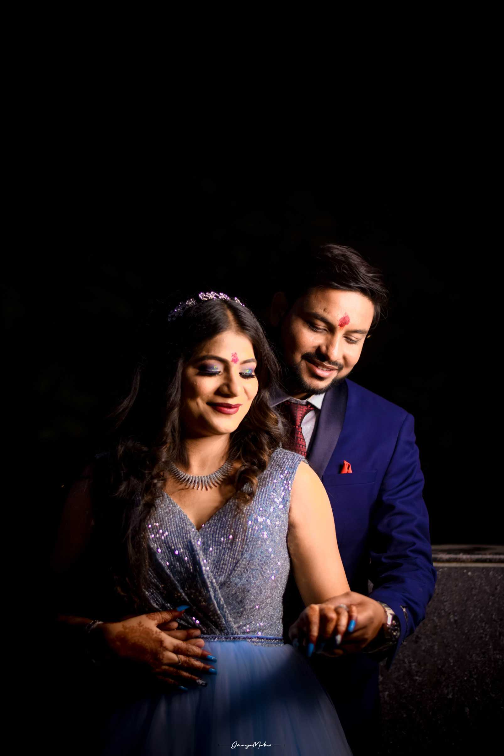 Best Indian Wedding Mehndi Ceremony Poses every Bride-to-be should Bookmark  - Fine Art  Productionhttps://static.wixstatic.com/media/cc1936_4e6682aab57e4571bc27939344e20b51~mv2.jpg/v1/fill/w_1000,h_667,al_c,q_85,usm_0.66_1.00_0.01  ...