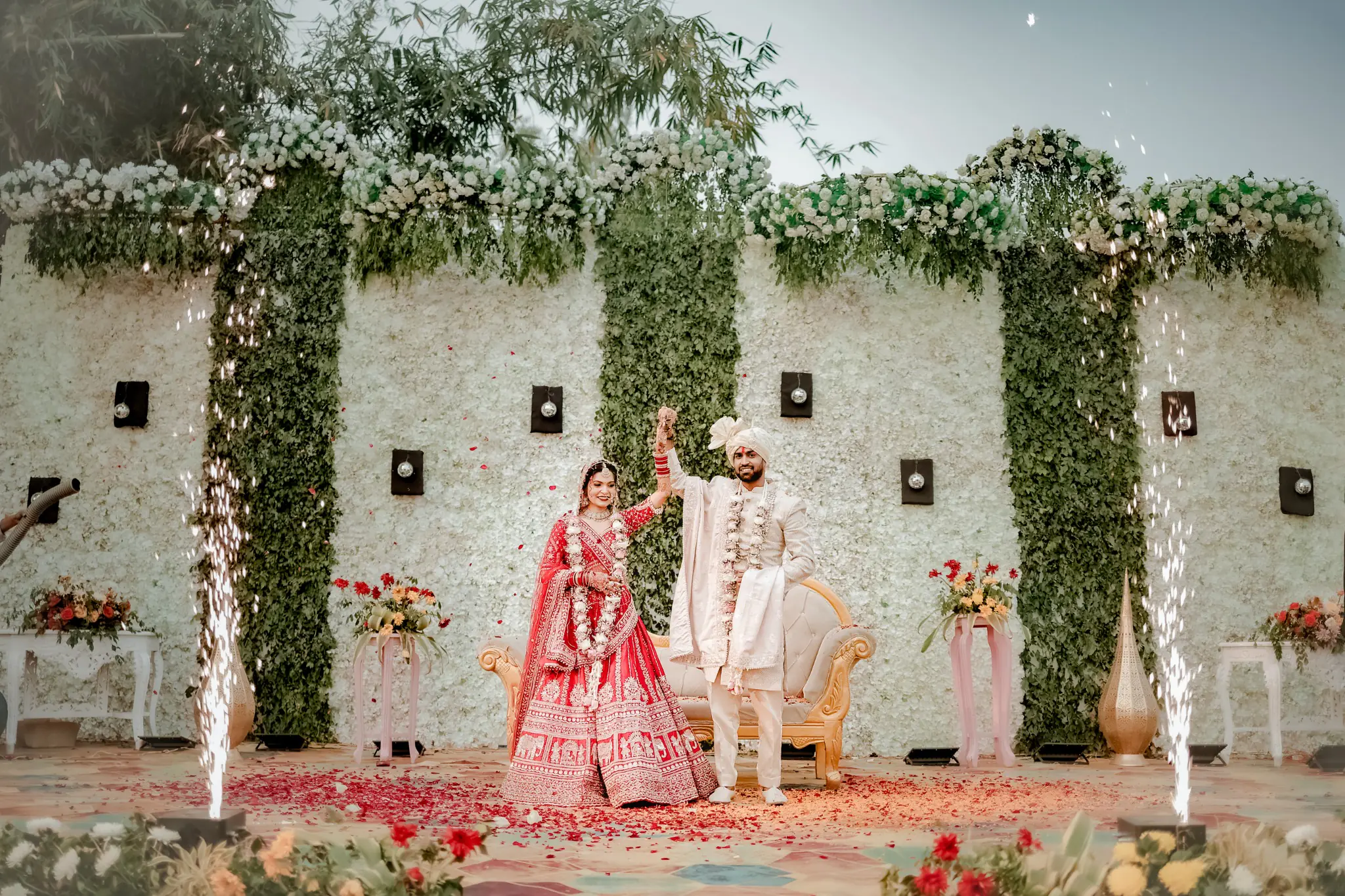 Aarti Alok Wedding Stage Fireworks