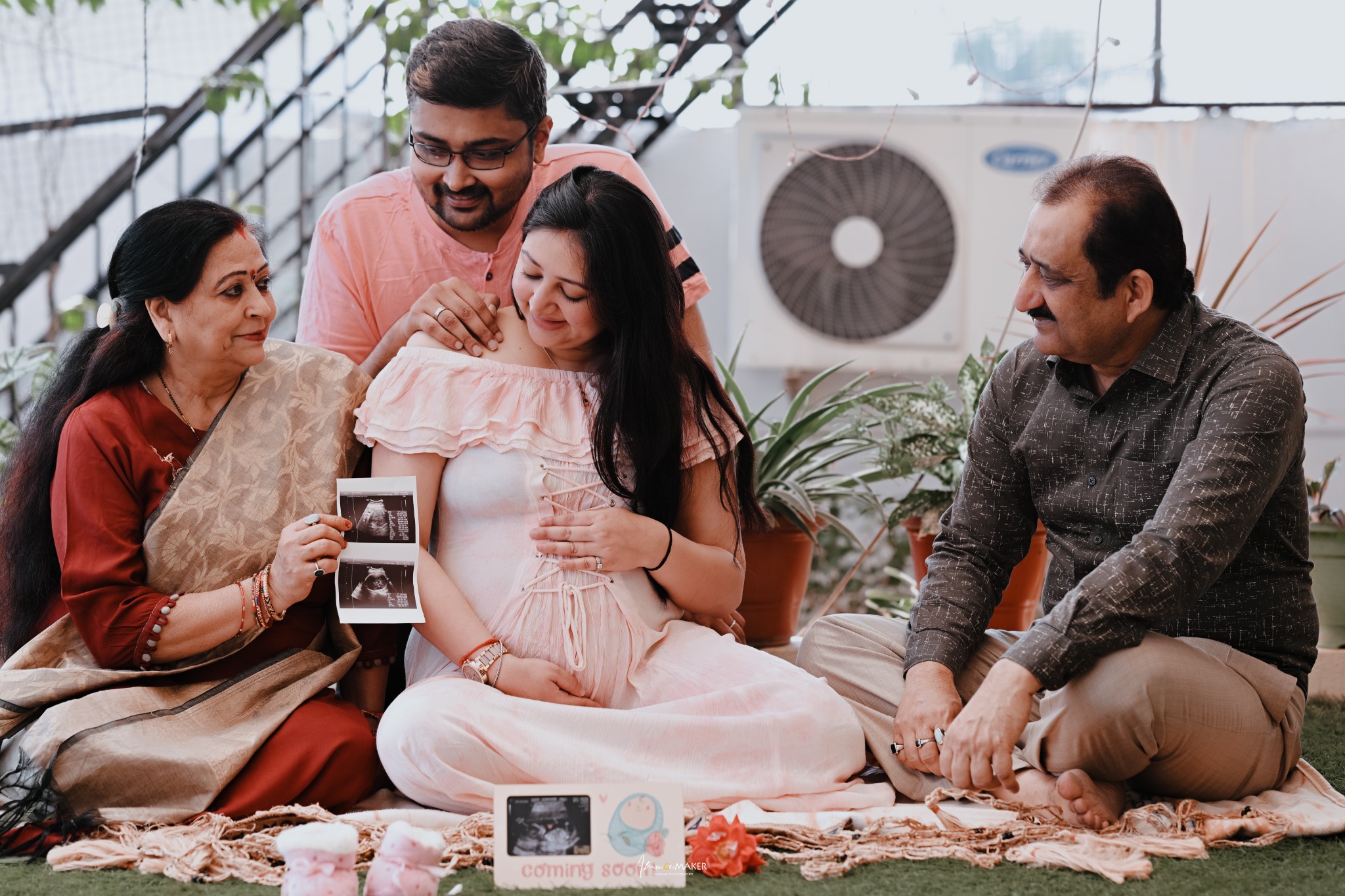 Maternity Family Ultrasound Celebration