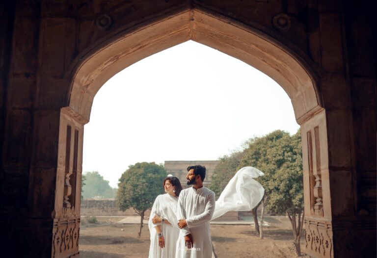 pre wedding shoot in Gorakhpur planning inspiration: Pre-Wedding Couple Heritage Arch Portrait